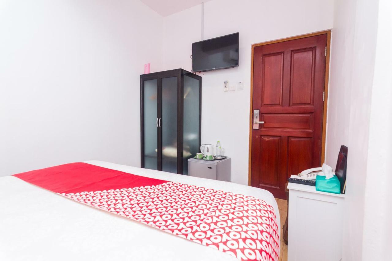 Vaccinated Staff - Oyo 1771 Zeke Hotel Batam Exterior foto