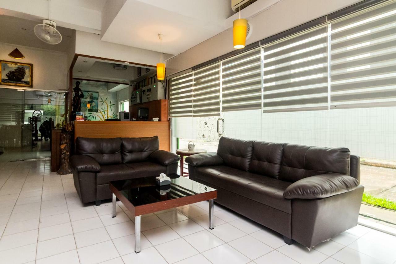 Vaccinated Staff - Oyo 1771 Zeke Hotel Batam Exterior foto