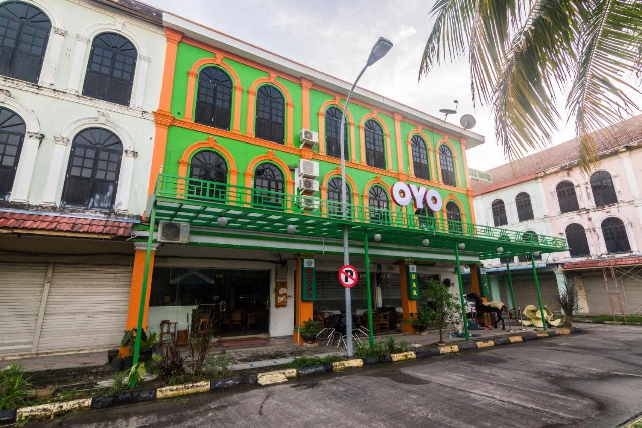 Vaccinated Staff - Oyo 1771 Zeke Hotel Batam Exterior foto